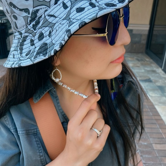 Ncklace - Picture 2 of 3